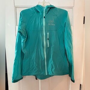 Arc’teryx Squamish lightweight hoodie jacket